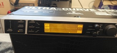 Behringer Ultra-Curve Pro DEQ2496 24-bit/96 kHz Equalizer/Analyzer/Audiophile