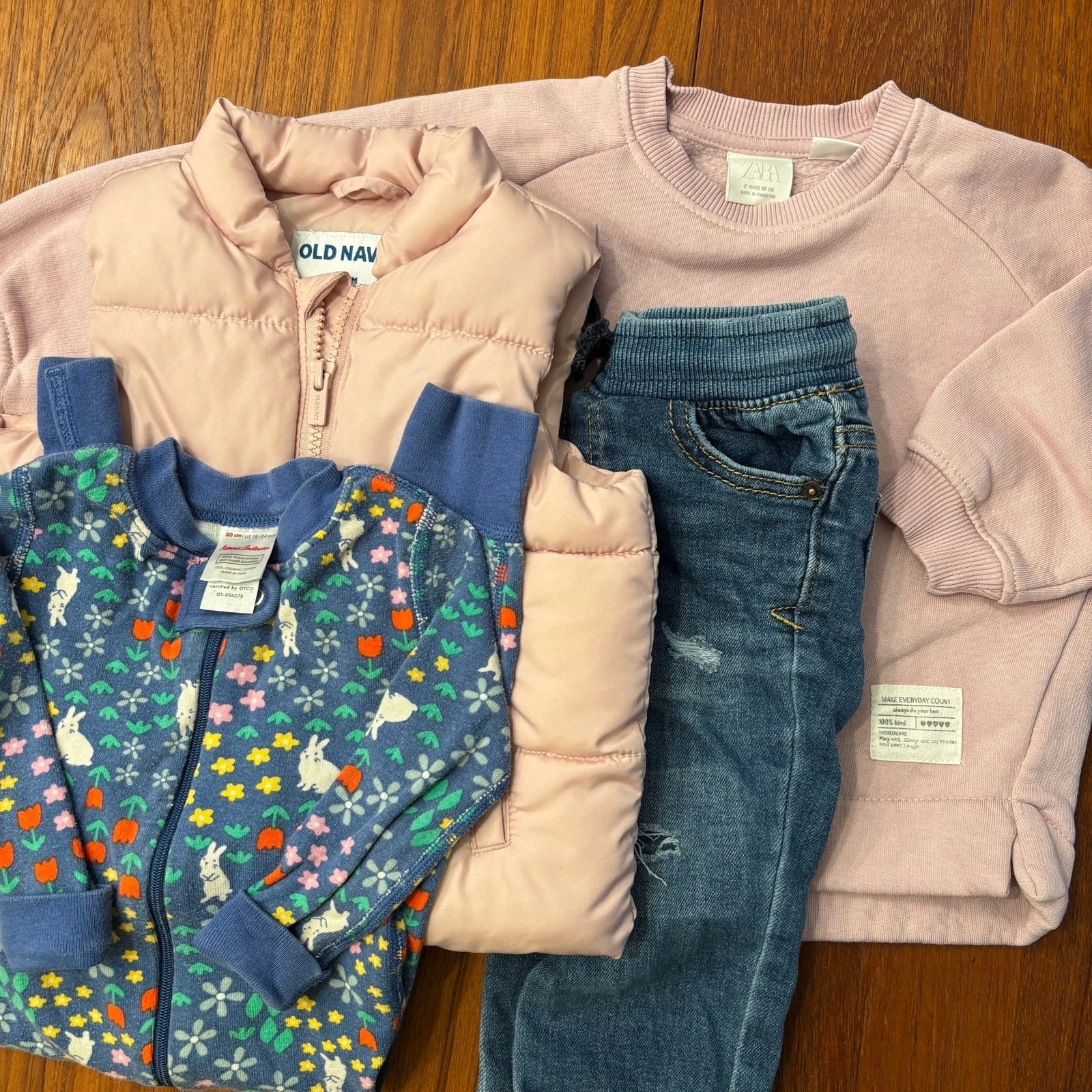 Bundle baby girl clothes 18 - 24 months Zara Sweatshirt, Hanna Andersson PJs