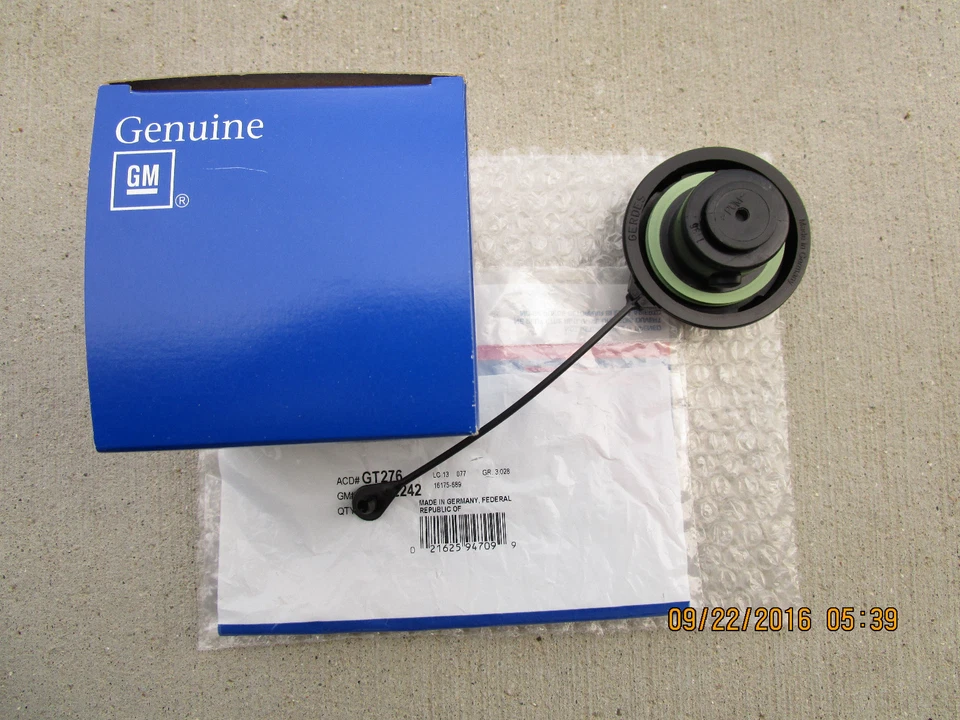 97 - 05 CHEVY CORVETTE FUEL GAS TANK FILLER CAP WITH TETHER OEM NEW - Image 3 of 4