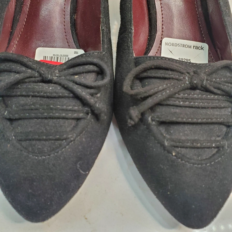 BCBGeneration Black Suede Wedge Size 9.5 Bow Top Design Detail Pointed Toe - Image 3 of 4