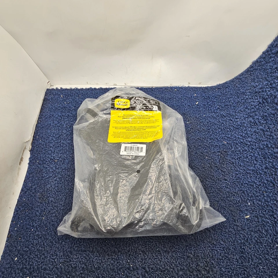 OtterBox 77-86914: Tablet Utility Series Latch Carrying Case W/Accessory Bag - Image 2 of 4