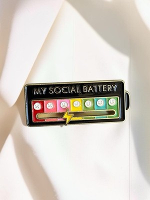 Pin s My Social Battery Lustiges Humor Zitat Sammlerstück Abzeichen Vintage