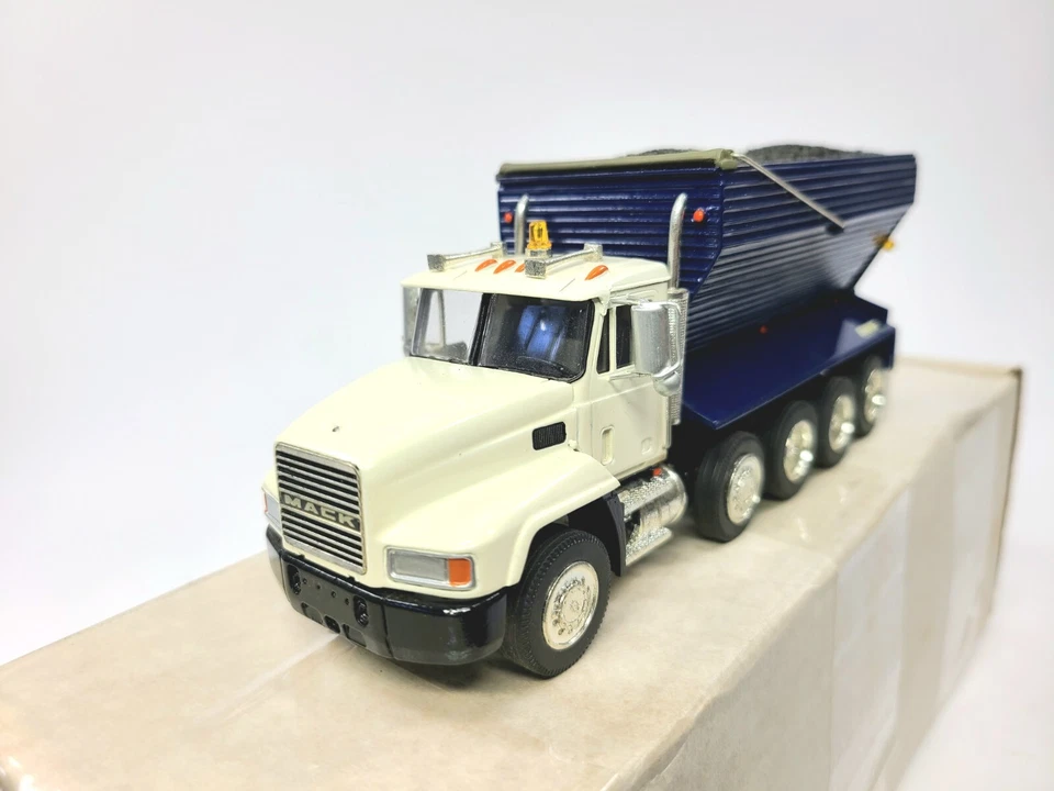 Mack CH 10x6 con caja de asfalto rígido - blanco/azul - modelo a escala 1:48 ASAM Smith Foto 3 de 4