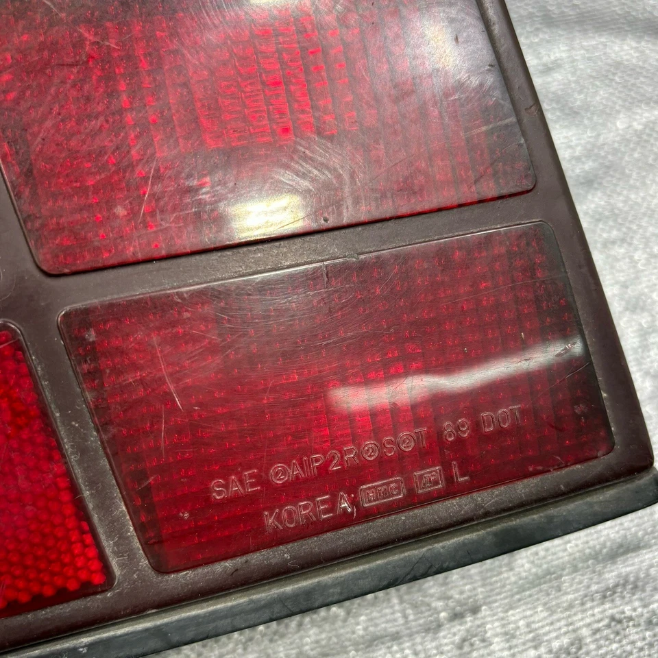 Luz trasera izquierda lado conductor Hyundai Excel 1990-1991 Foto 3 de 4