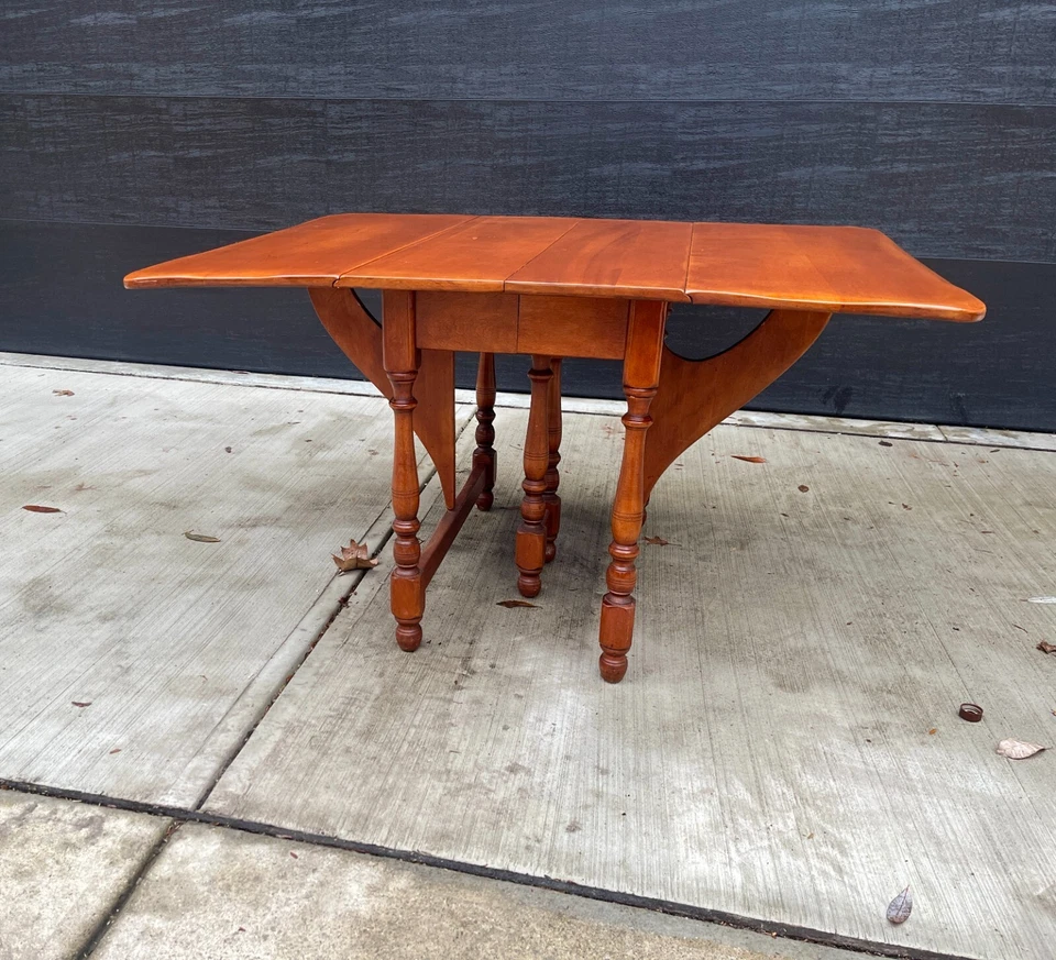 Винтажный обеденный стол Cushman Colonial Herman DeVries из клена бабочка - Изображение 2 из 4