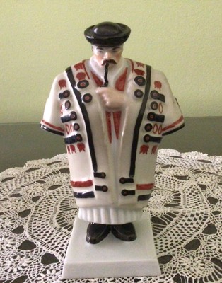 Herend 5  Porcelain Man Smoking Pipe Peasant Wedding Party Figurine Folk Costume