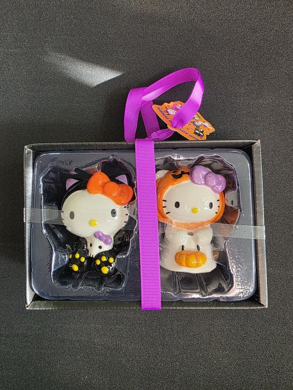 🧂Hello Kitty Halloween Ceramic Salt and Pepper Shaker Set 🧂 New