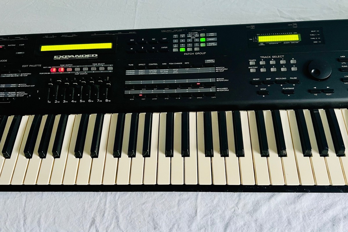 Roland Jv-1000 76key Music Workstation Midi Synthesizer in for