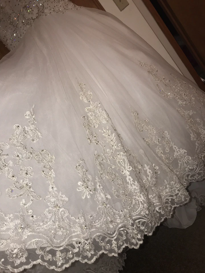 Vestido de novia Allure de tul sirena con cuentas VELO INCLUIDO mangas bullicio y encaje Foto 4 de 4
