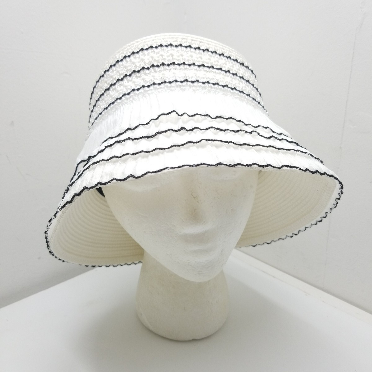White Straw Hat with Lace Brim Ruffle Cloche Sun Hat Lolita  display picture 3
