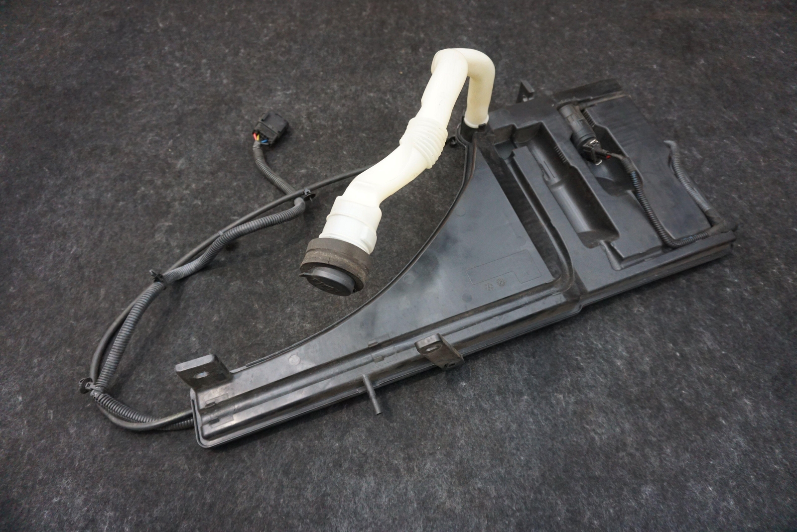 Windshield Washer Reservoir Tank OEM 670105311 Maserati Ghibli M157 2014-17+
