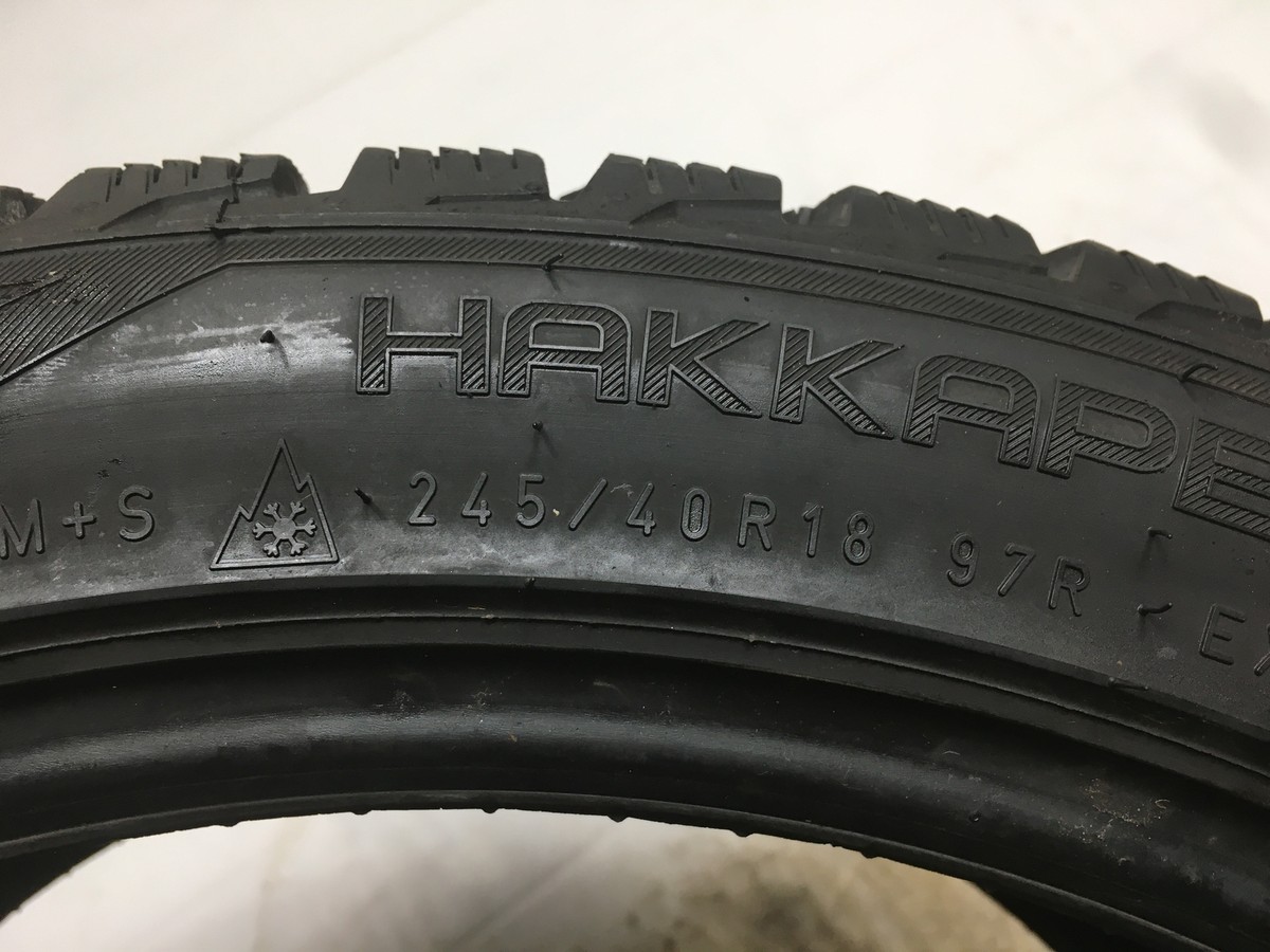 走行短め nokian HAKKAPELIITTA R2 245/45R18 18インチ スタッドレス 4