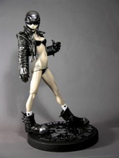 Statua ELECTRIC TIKI-Rocker Biker Girl di Martin Emond EDIZIONE ARCHIVIO #1 di 275