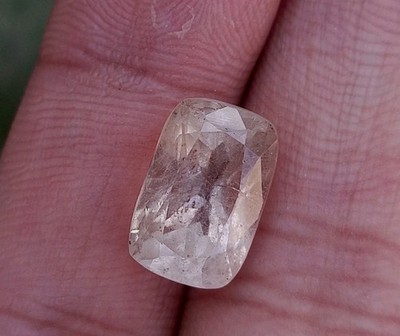 9.5 ct Elegant Natural Light Champagne Topaz Aesthetic Gemstone - Cushion Cut