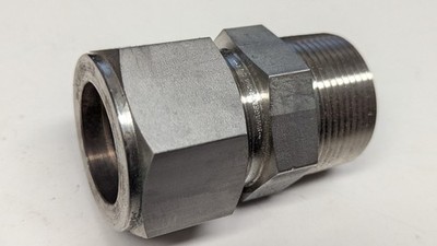 New Swagelok Stainless Steel 1-1/4'' Tube x NPT Male Connector, SS-2000-1-20