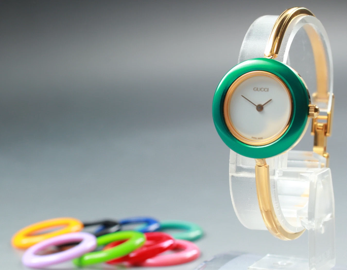 [Presque comme neuve] Montre femme GUCCI lunette changeante 11/12,2 9 couleurs cadran blanc quartz