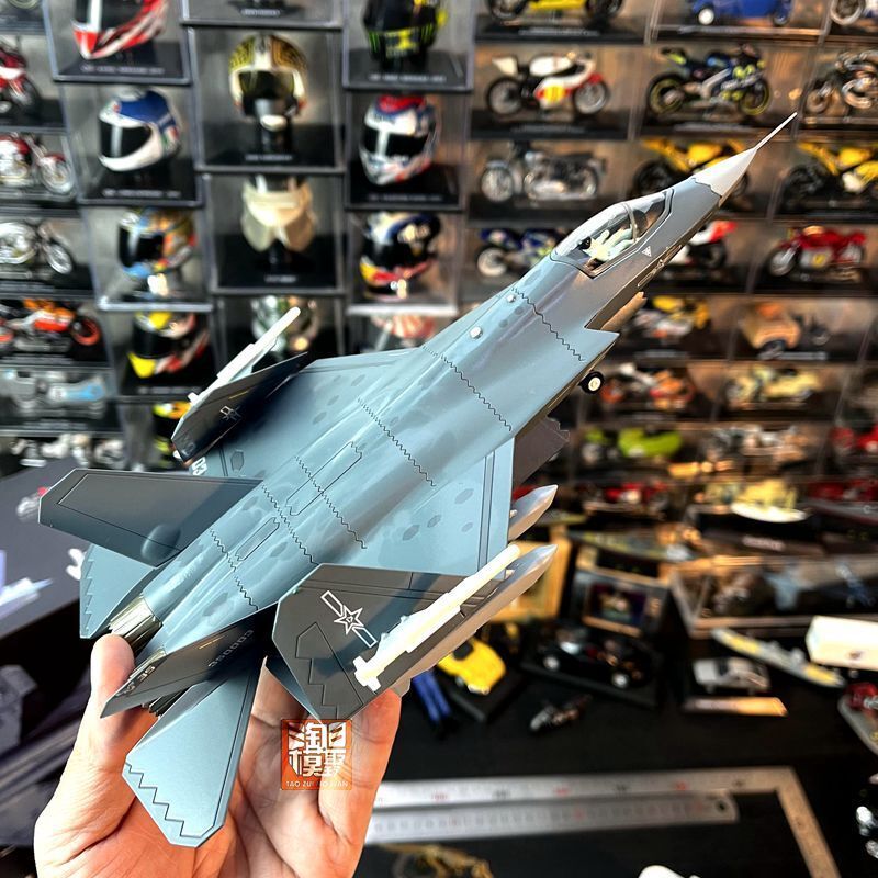 Chinese J-35 stealth fighter model wing foldable alloy 1: 72 Chinese J-35 stealth fighter model wing foldable alloy 1: 72