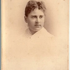 c1890s Haverhill, Massachusetts. Normal Woman Cabinet Card Photo Antique B2