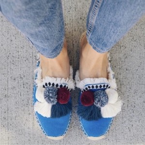 soludos pom pom mule