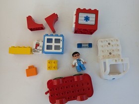 Lego Duplo 10527- Ambulance - Hospital - Doctor / EMT- Complete - 2014