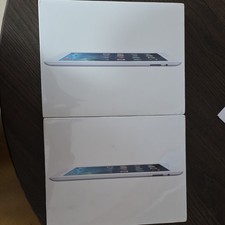 Set of Apple iPad 2 2nd Generation Tablet White Wi-Fi 16GB iPad 2nd Gen 16 GB