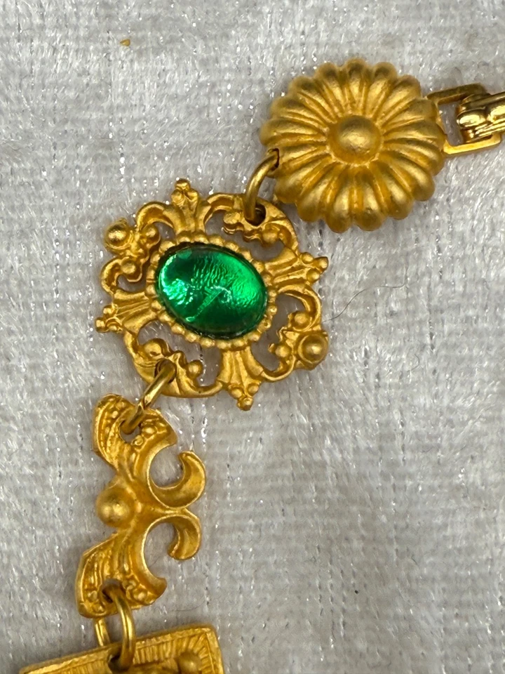 复古维多利亚复兴手链金色红色绿色浮雕 7 — 第 3/4 张图片
