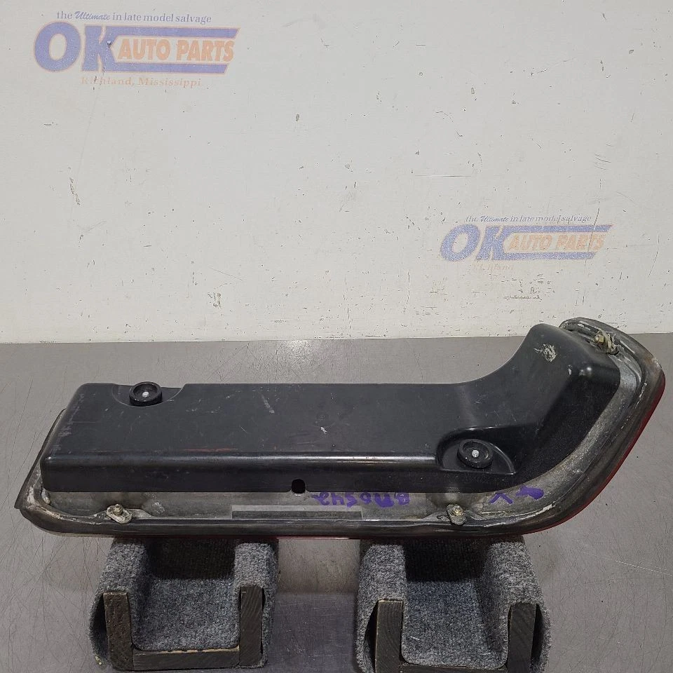 89 1989 MERCEDES BENZ 560SL TAIL LIGHT LAMP LEFT DRIVER - Image 2 of 4