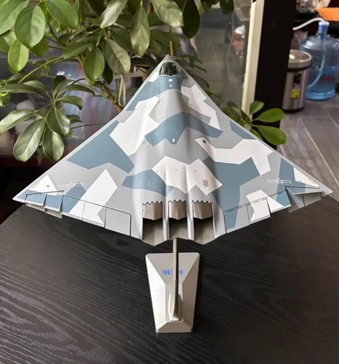 AF1 1/72 CHINA J-36 The Sixth-generation Fighter Plane Bomber Diecast Model Toys - Image 3 of 4