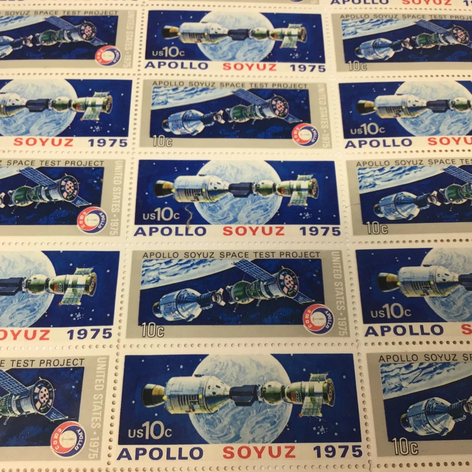 Apollo Soyuz Commemorative Stamps 1975 10c stamp. USA - Image 2 of 4