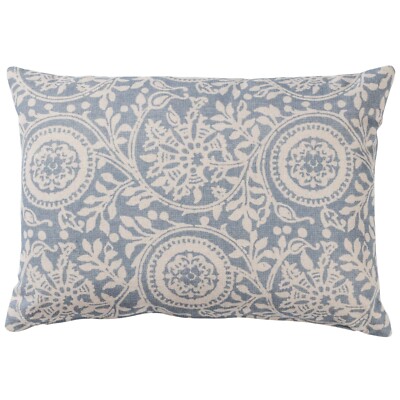 Provence Boudoir Kissen in weichem Blau. Botanische Ranken und Blumendruck. 17x12''