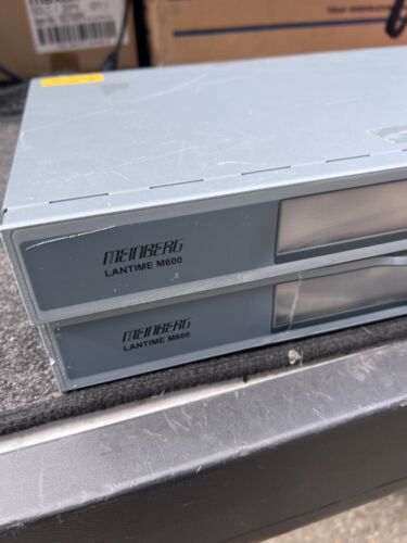 Lot 2 Meinberg Lantime M600 High End GPS Time Server - Power On - Picture 4 of 5