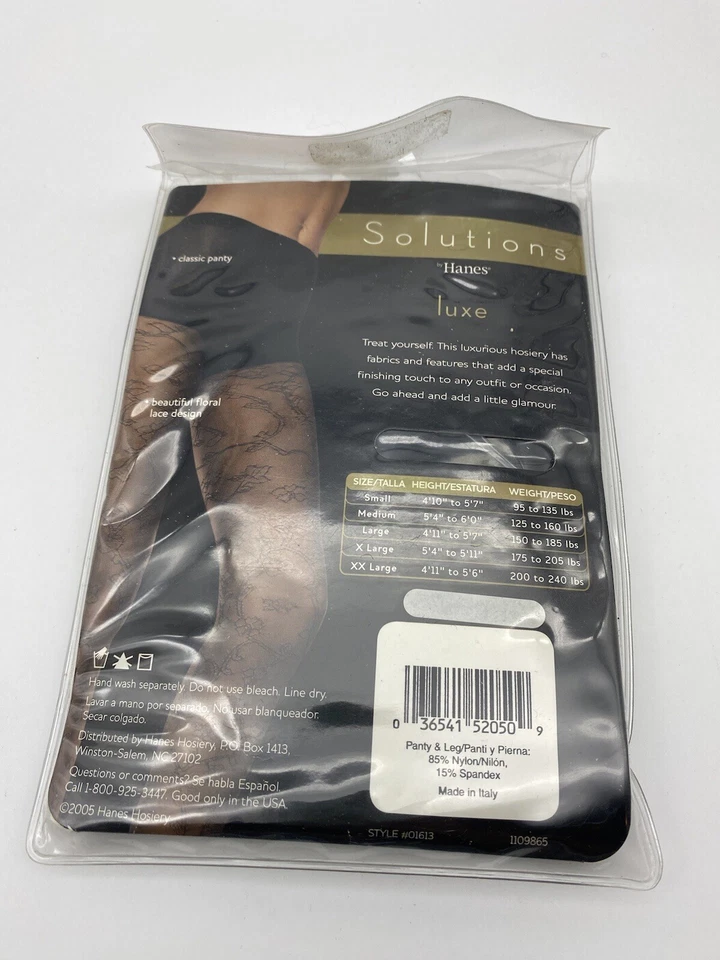 Meias estilo renda floral feitas na Itália tamanho pequeno em preto - Imagem 2 de 4