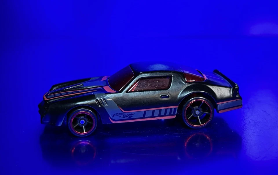 1982 Mattel Hot Wheels Camaro Z28 черный/красный 1:64 литой - редкая - #2644 - Изображение 3 из 4