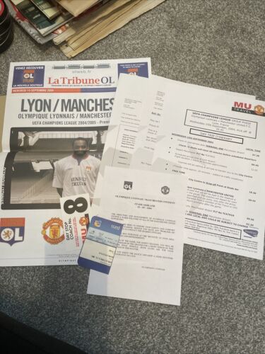 OLYMPIQUE LYONNAIS V MANCHESTER UNITED CL 2004/5 PACK - Picture 1 of 2