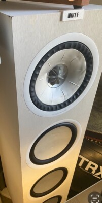 KEF Q950 WN (1 Unit And Not The Pair) floor-standing speaker