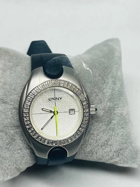 Relógio feminino DKNY NY-5018 tom prata moldura diamante data quartzo nova bateria - Imagem 2 de 4