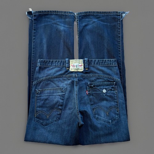 Vintage Levis Jeans 32 Blue Y2K Western Denim Workwear Buckle Back Selvedge