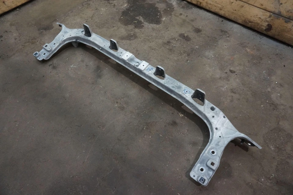 Soporte de núcleo de radiador superior delantero HC3B16E166AC Ford F350 Super Duty Lariat 17-19 Foto 2 de 4