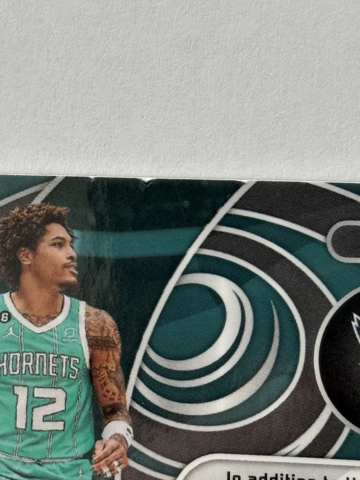 Kelly Oubre Jr. Interstellar Parallel /99 - 2022-23 Panini Spectra #42 Hornets - Image 4 of 4