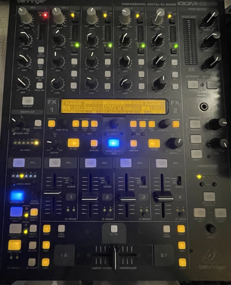BEHRINGER DDM4000 4 CHANNEL MIXER Digital Pro Mixer DDM4000 - Image 3 of 4