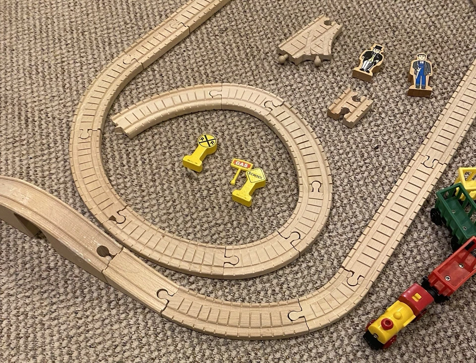 Juego de tren y vías de madera de 36 piezas Thomas The Train & Friends de colección Foto 4 de 4