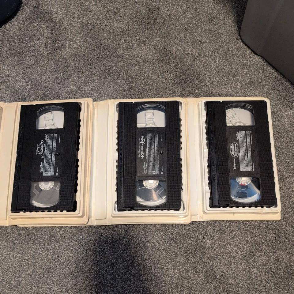 Disney Lot of 3 VHS Tapes Aladdin Return of Jafar King of Thieves Walt Disney Foto 3 de 3
