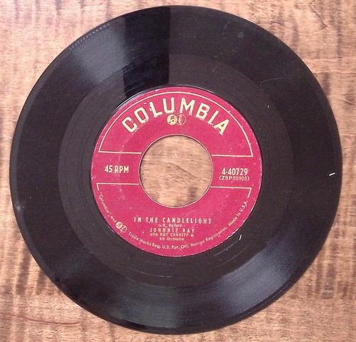 JOHNNIE RAY & RAY CONNIFF IN THE CANDLELIGHT/JUST WALKING IN... VINYL 45 62-122 - Picture 3 of 3