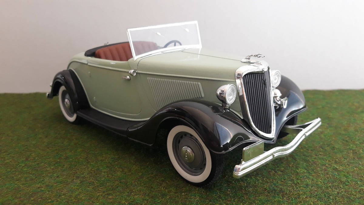 FORD Roadster 1934 cabriolet vert pastel au 1/18 d SOLIDO 8008