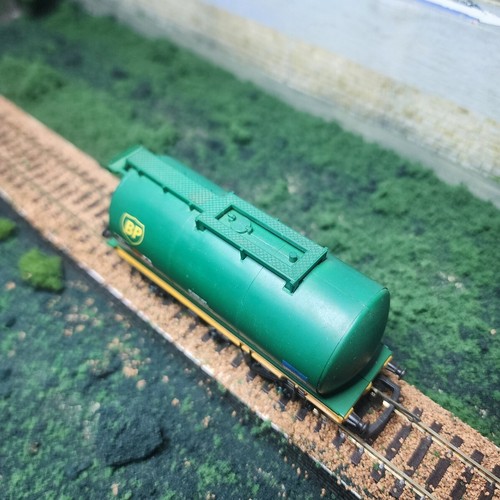 Hornby 00 gauge TTA BP oil tanker with Hazchem markings Used - Bild 4 von 6