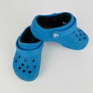 blue crocs with fur