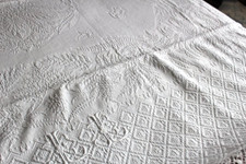 Couverture de MARIAGE ancienne en piqué de coton mono LL / Linge ancien 330116-2