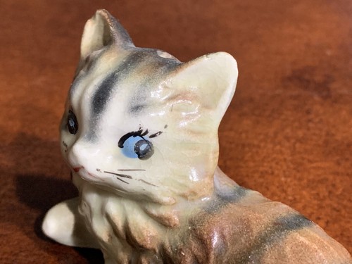 Vintage Porcelain Cat Figurine Salt Shaker Made In Japan 1 7/8” Tall - Picture 4 of 10