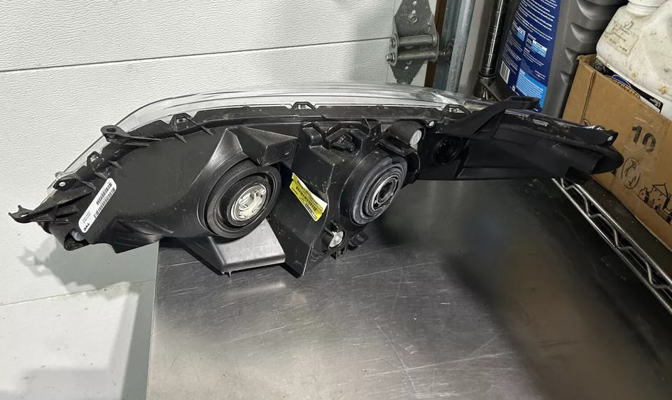 ✅2011 - 2014 Toyota SIenna Halogen Headlight  Right Passenger #281 - Image 3 of 4