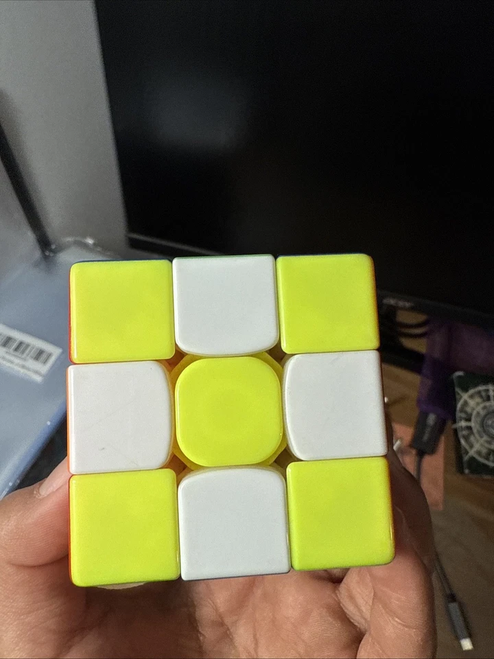 Dayan Speed Cube 3x3 Magnetic Lubed - Image 3 of 4